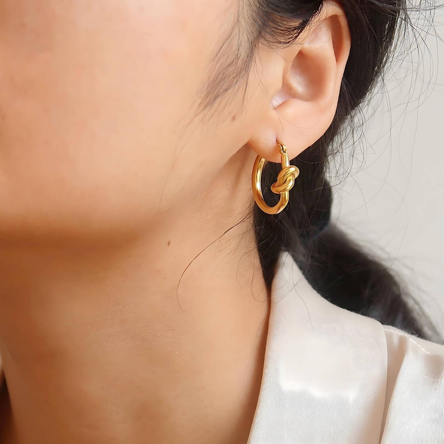 Arete argolla con nudo